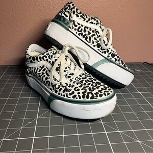 Old Skool Stacked Vans Leopard Black and White Platform
